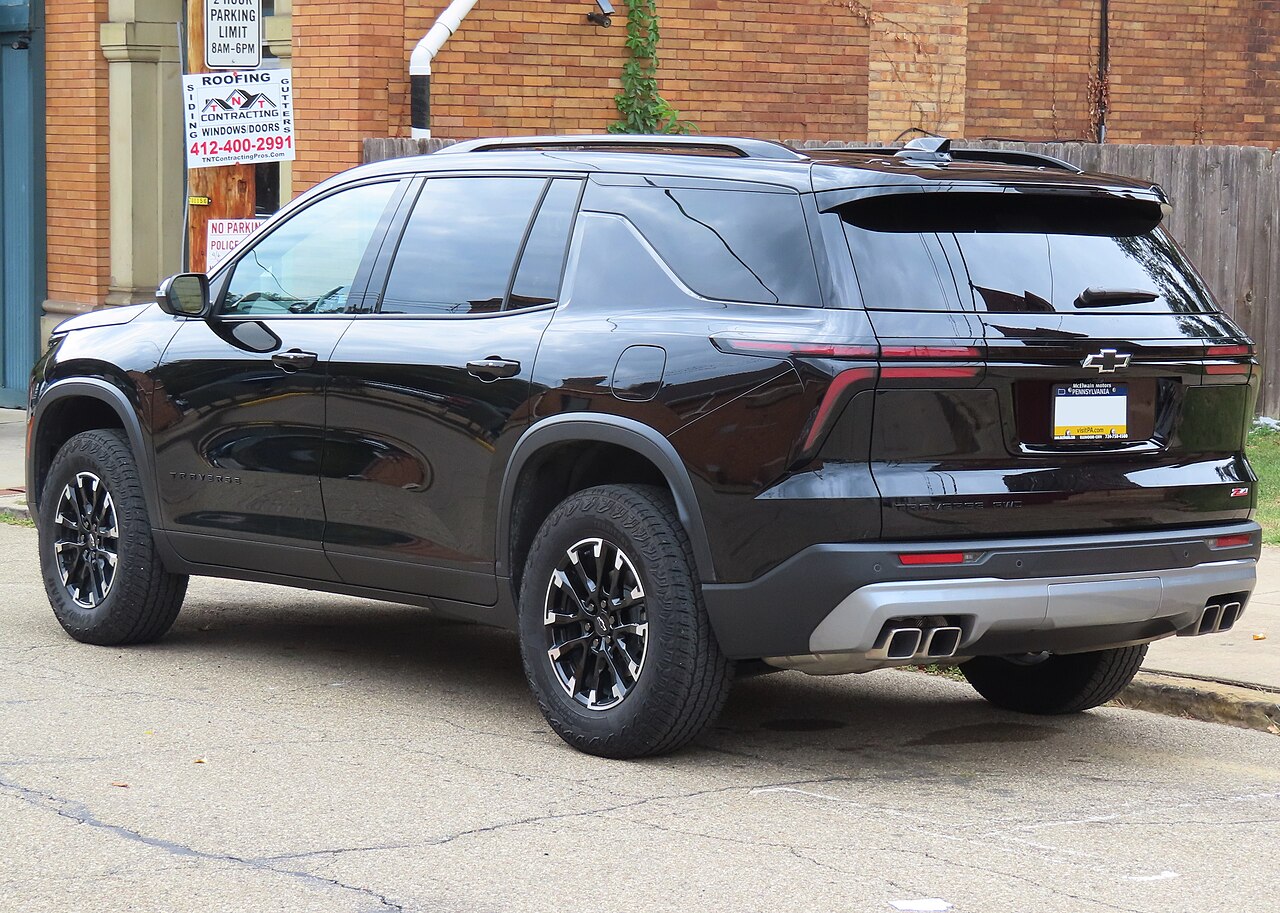 Black 2025 Chevrolet Traverse Z71 rear