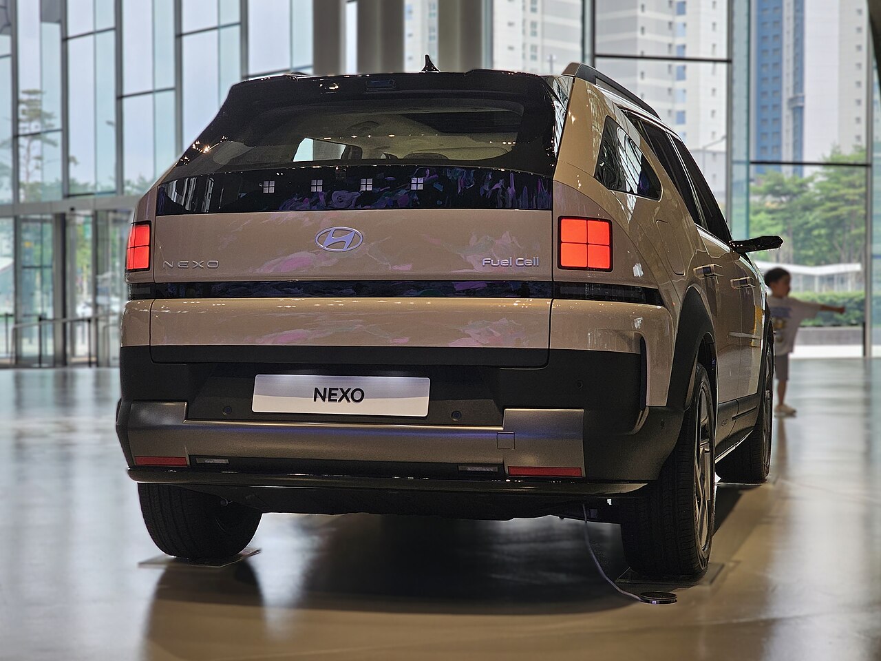 Copper-coloured second-generation Hyundai Nexo Prestige rear