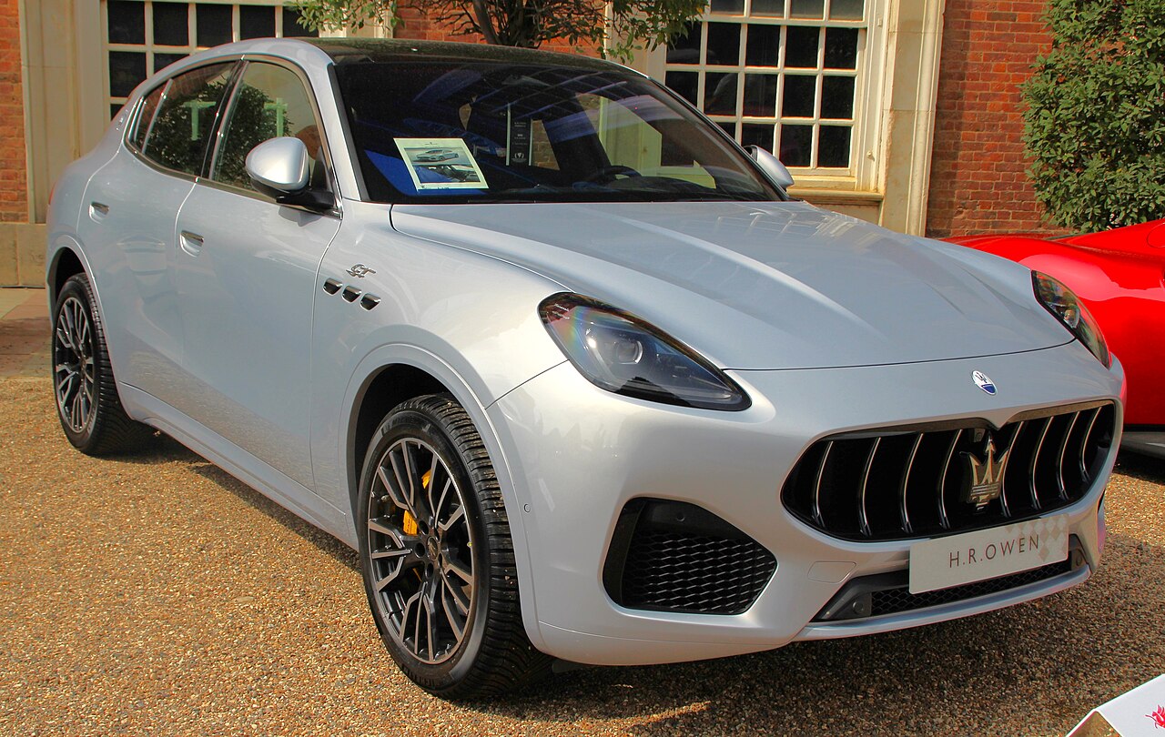 Silver 2022 Maserati Grecale GT