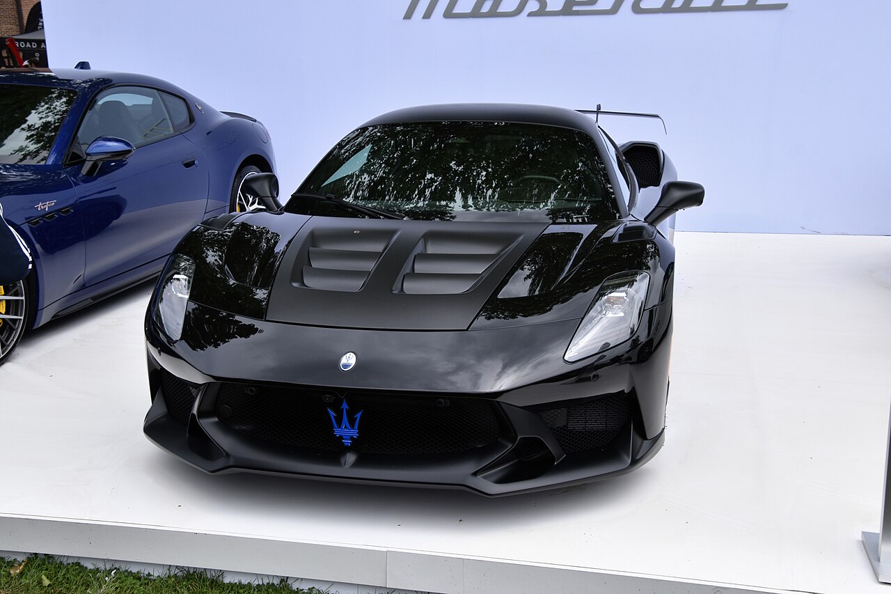 Black Maserati GT2 Stradale frontal view