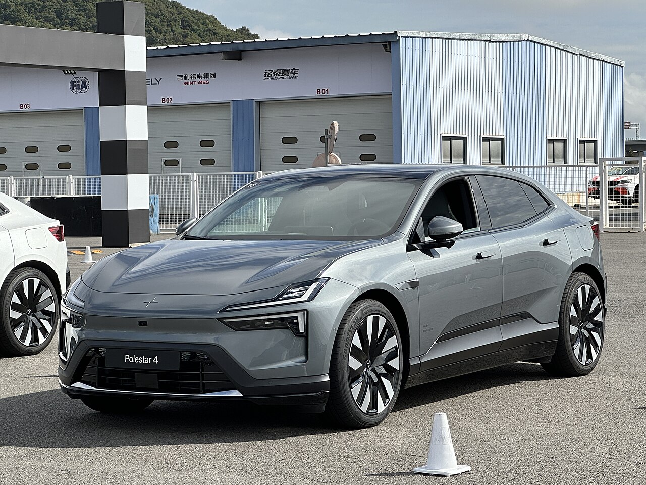 Grey Polestar 4 front and side