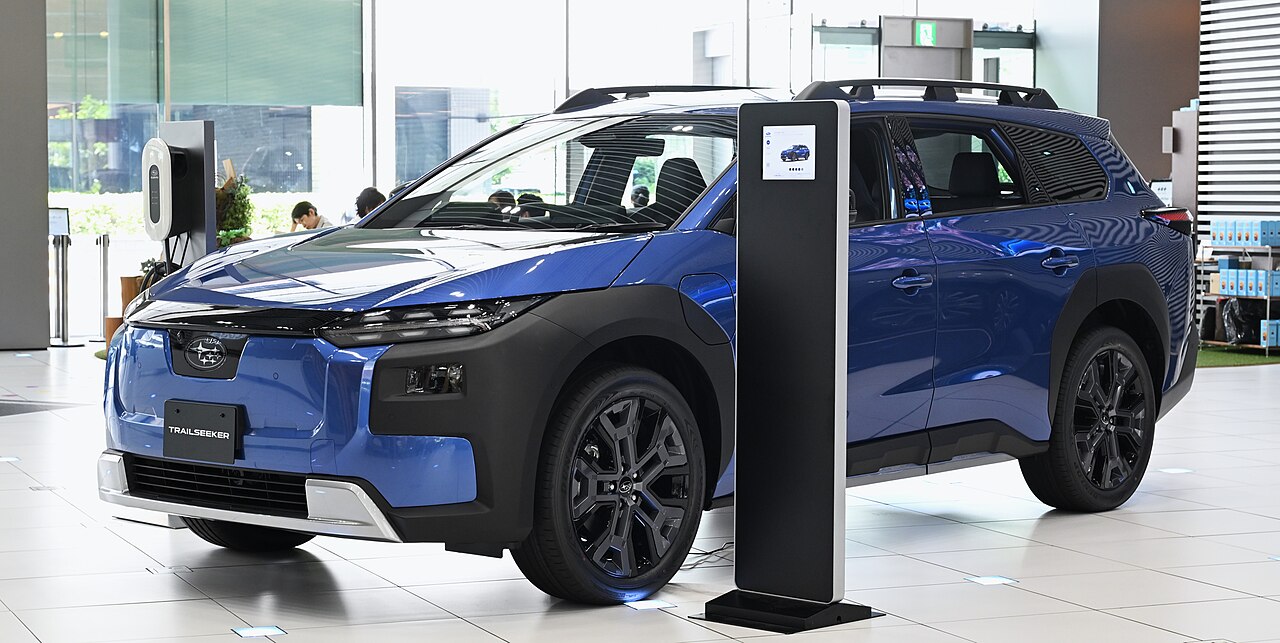 Blue 2026 Subaru Trailseeker ET-HS in a showroom
