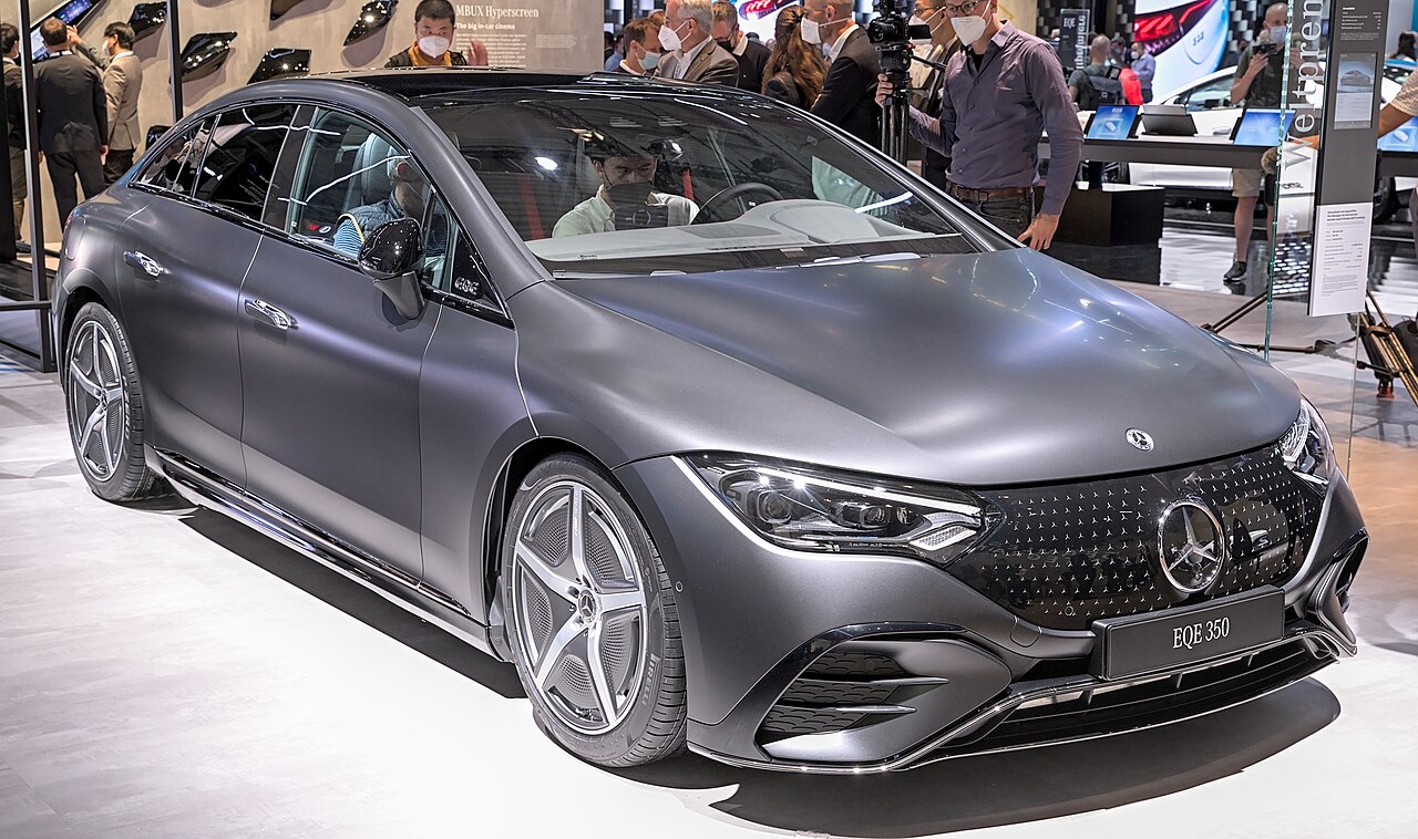 Mercedes-Benz EQE 350 V295 at IAA 2021, front three-quarter view