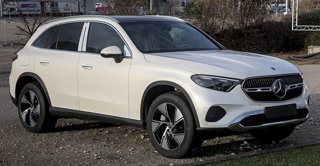 White Mercedes-Benz GLC 400 e X254, front three-quarter view