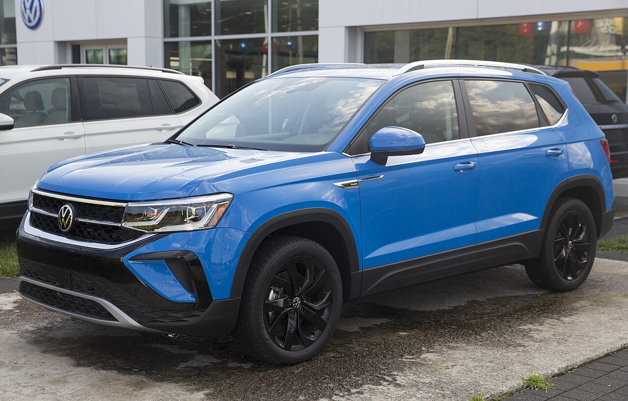 Blue 2022 Volkswagen Taos 1.5T SE, front three-quarter view