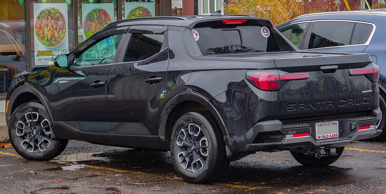 Black 2022 Hyundai Santa Cruz Preferred, rear three-quarter view