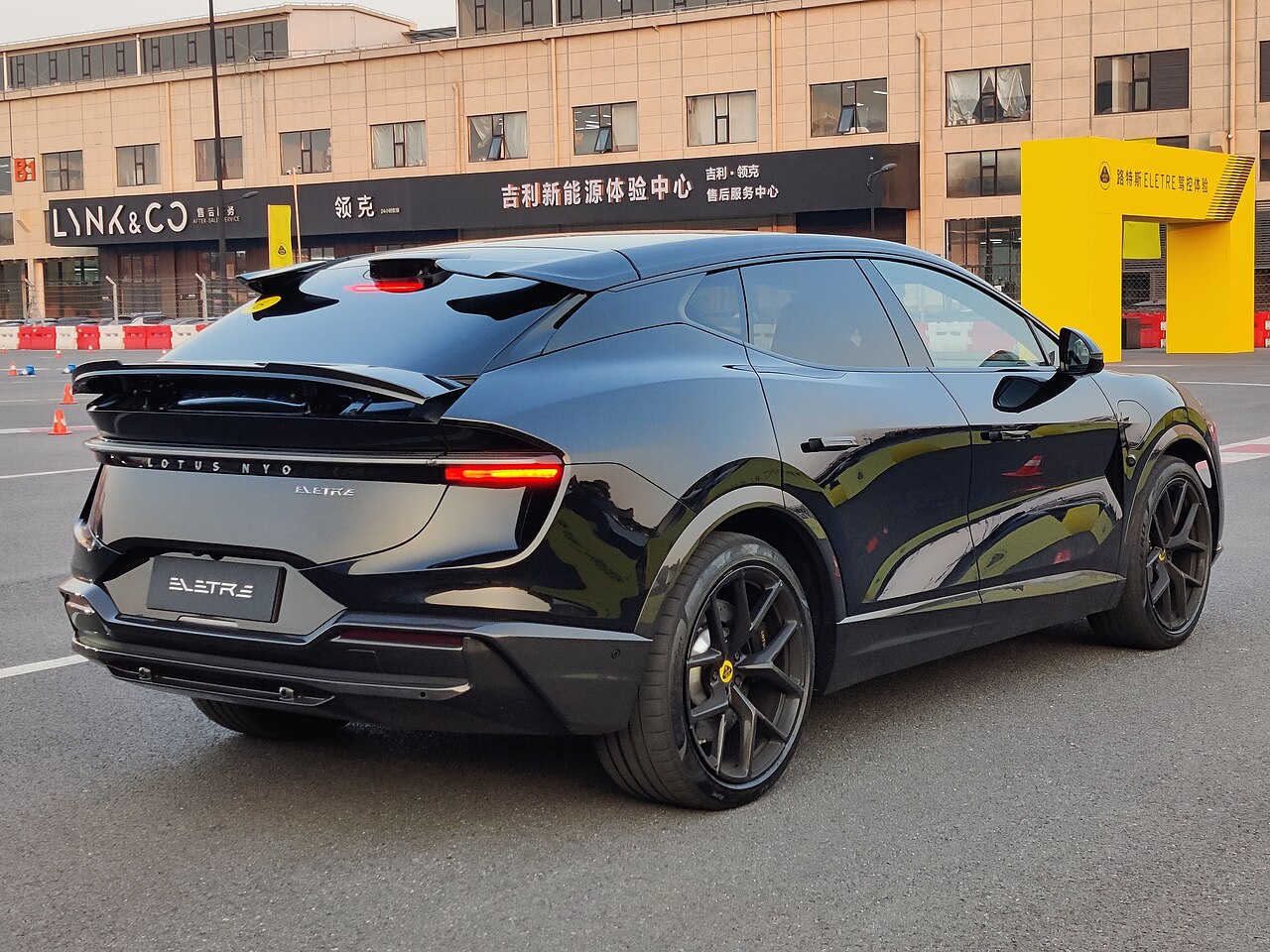 Black Lotus Eletre, rear three-quarter view