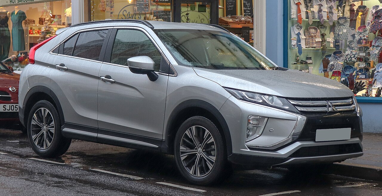 2018 Mitsubishi Eclipse Cross, front three-quarter view