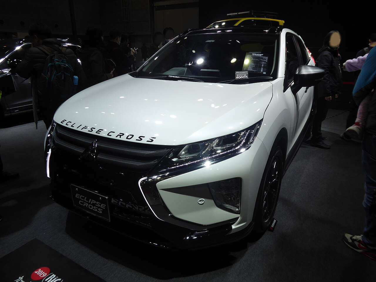 Mitsubishi Eclipse Cross Black Edition, front three-quarter view