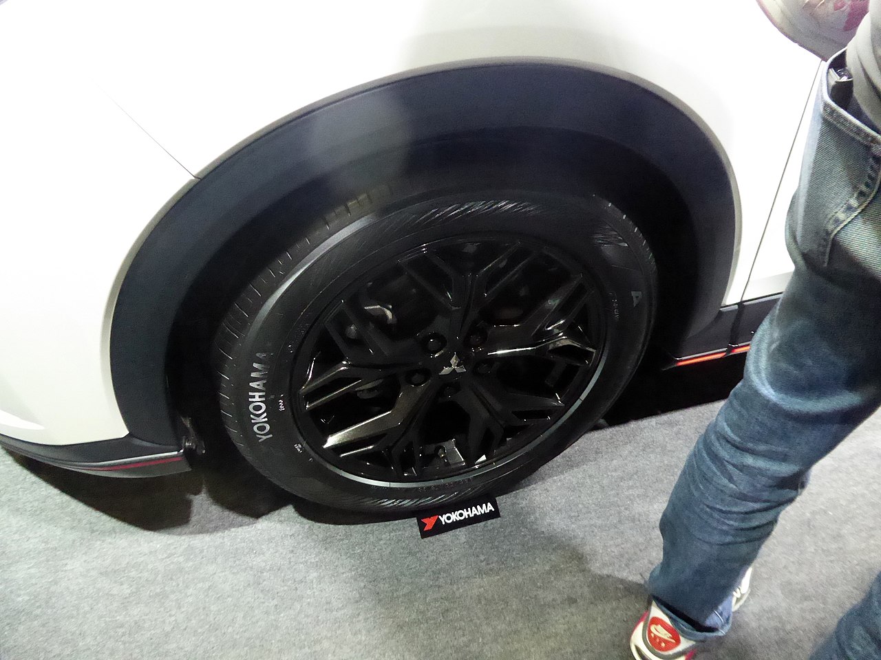 Mitsubishi Eclipse Cross Black Edition wheel detail