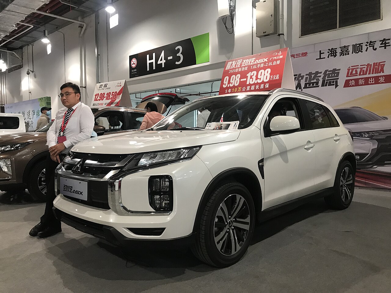 White Mitsubishi ASX, third-facelift front three-quarter view