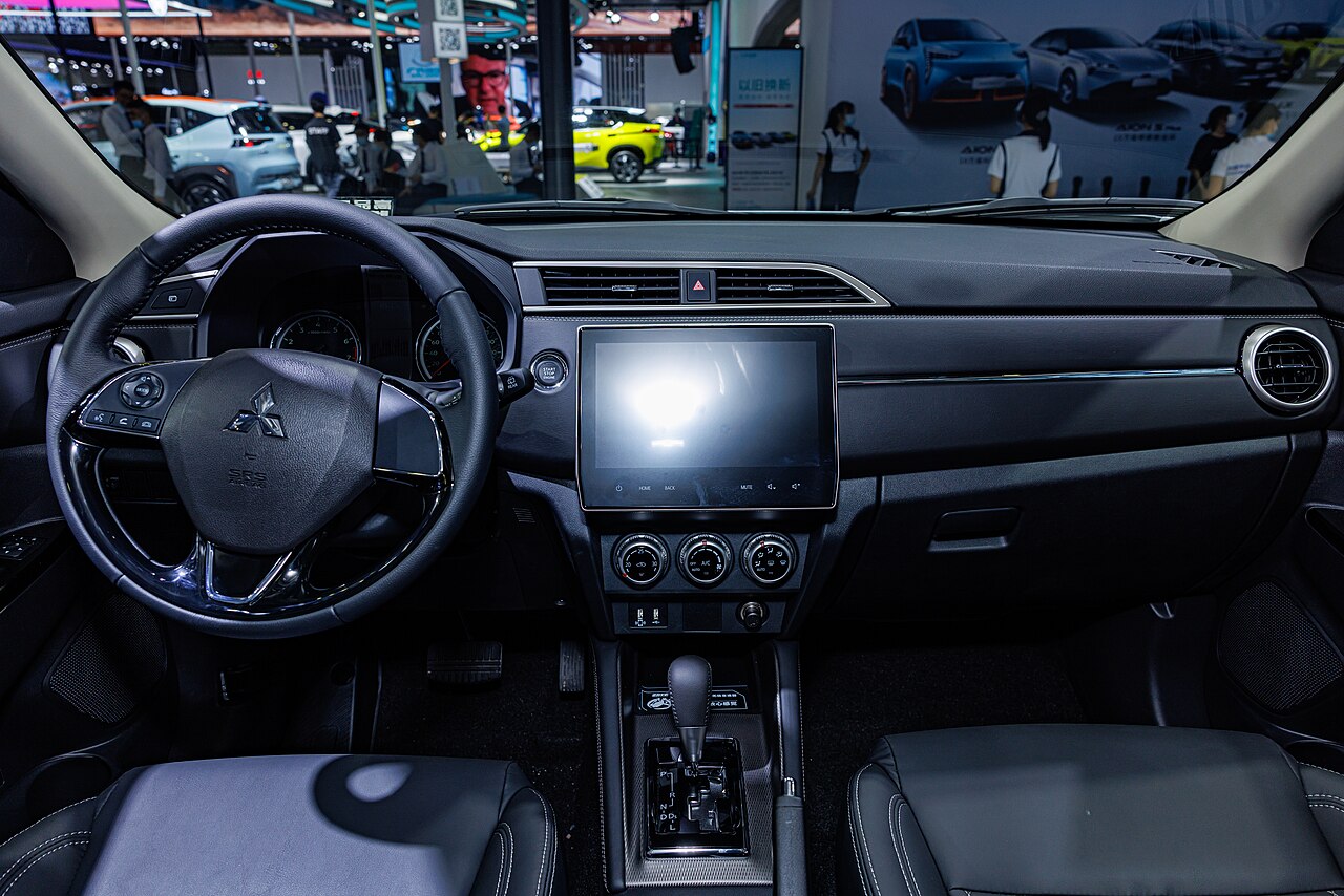 Mitsubishi ASX dashboard and centre console in China