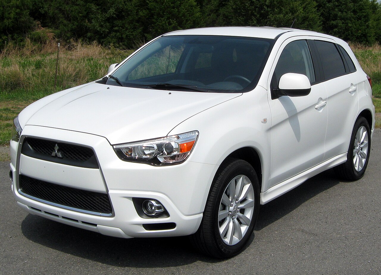 White 2011 Mitsubishi Outlander Sport SE, front three-quarter view