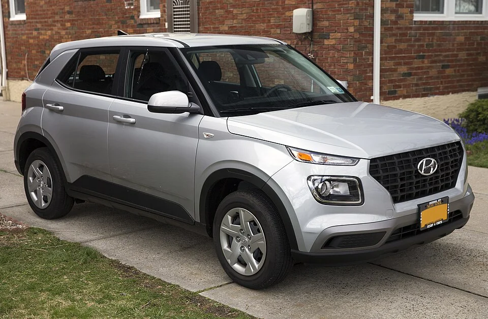 2020 Hyundai Venue SE, front three-quarter view