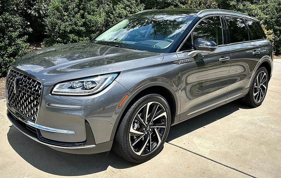 2023 Lincoln Corsair Reserve III, front view