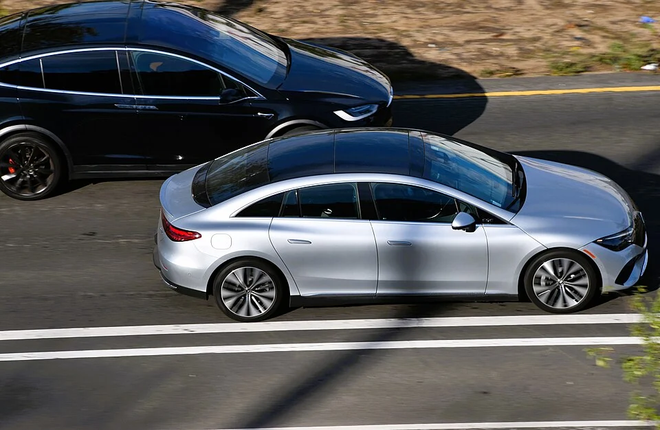 Mercedes-Benz EQE 500 4MATIC sedan, side view