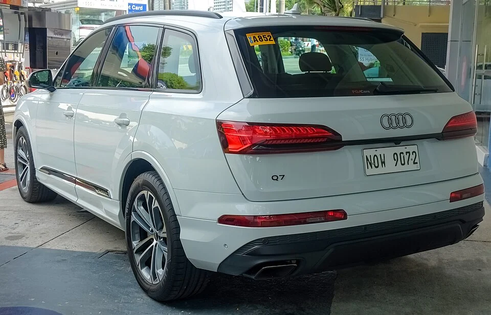 Rear exterior — Audi Q7 4M second facelift photographed in the Philippines; body reference, not proof of European market equipment.