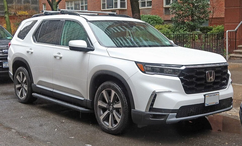 Front exterior — 2023 Honda Pilot Touring, an earlier fourth-generation body reference; equipment is not a confirmation of MY2025 specification.