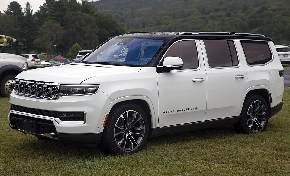 Front exterior — 2022 Grand Wagoneer Series III, an earlier WS body reference with a different powertrain; not a photograph of the MY2025 Hurricane specification discussed.