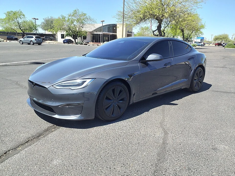 Front exterior — 2023 and 2022 Tesla Model S Plaid exterior examples; historical body references, not evidence of the latest battery, range or equipment configuration.