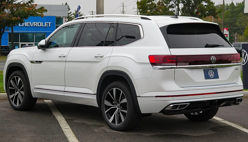 Rear exterior — 2024 Volkswagen Atlas Execline photographed in Canada; facelift body reference, not a MY2025 trim-equipment guarantee.