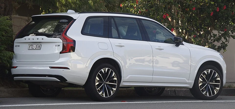 Rear exterior — Refreshed 2025 Volvo XC90 B5 Dark photographed in Australia; overseas body reference, not the UK T8 powertrain or a UK trim guarantee.